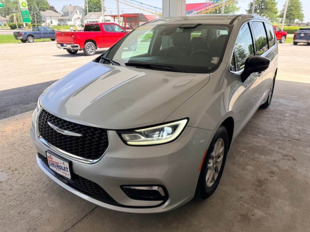 Used 2024 Chrysler Pacifica Touring L Van Passenger Van