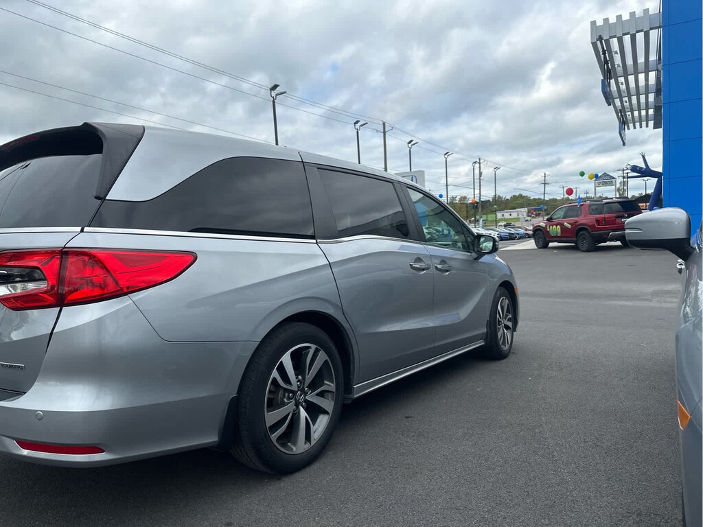 Used 2023 Honda Odyssey Touring Van