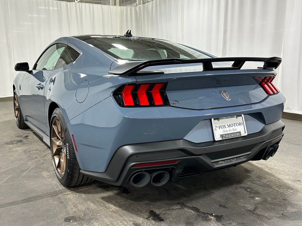 2025 Ford Mustang Dark Horse - Photo 2