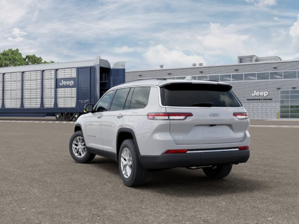 New 2026 Jeep Grand Cherokee Laredo Sport Utility