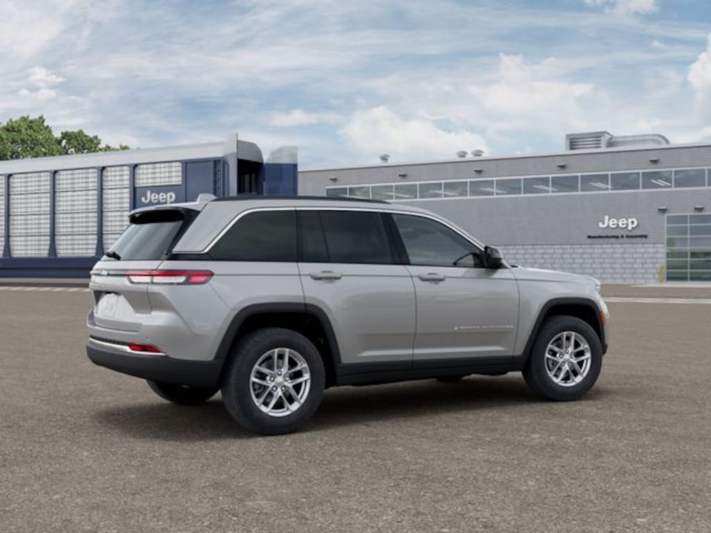 New 2026 Jeep Grand Cherokee Laredo Sport Utility