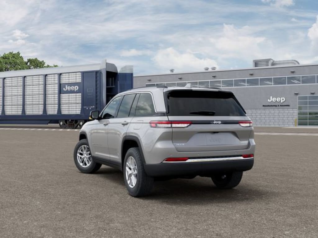 New 2026 Jeep Grand Cherokee Laredo Sport Utility