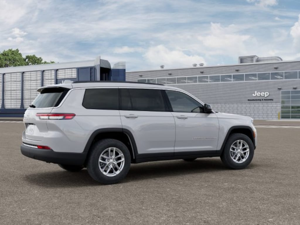 New 2026 Jeep Grand Cherokee Laredo Sport Utility