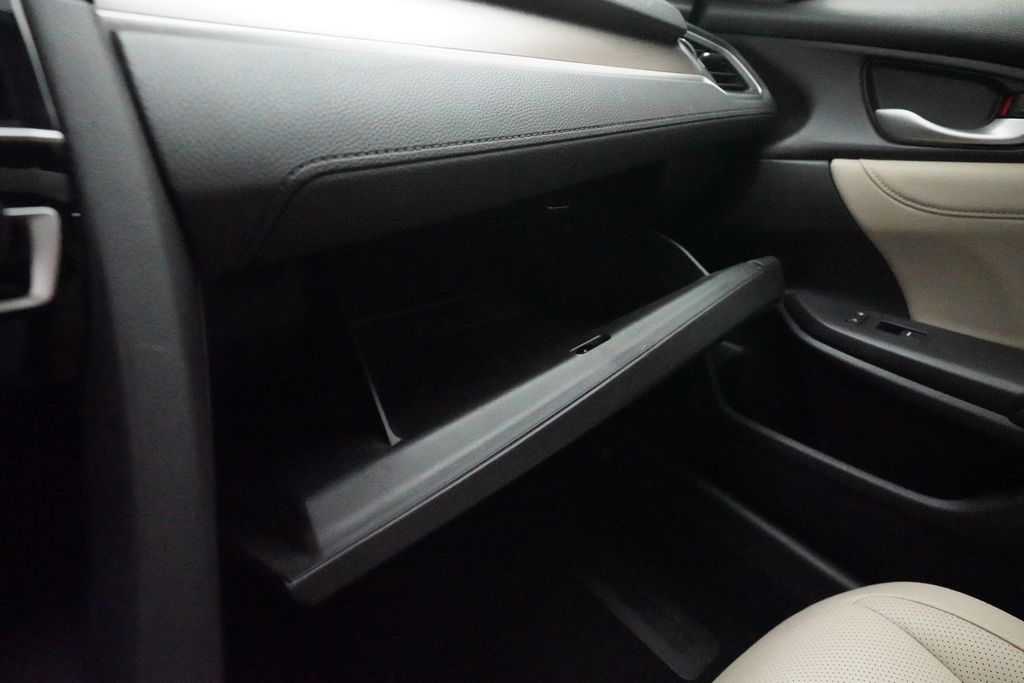 2018 Honda Civic Touring - Photo 28