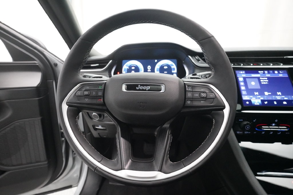 Used 2025 Jeep Grand Cherokee Laredo SUV