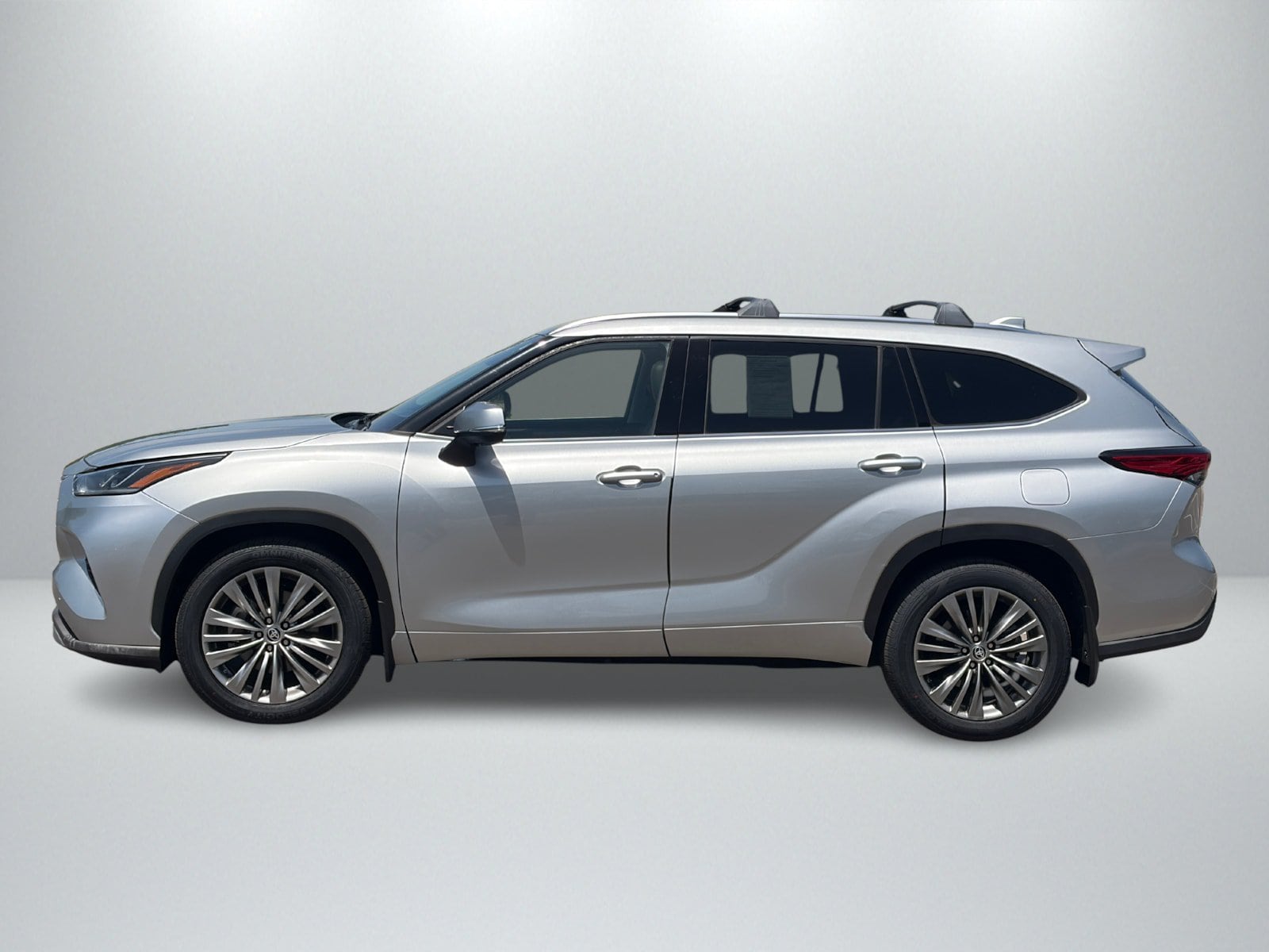 2021 Toyota Highlander Platinum - Photo 2