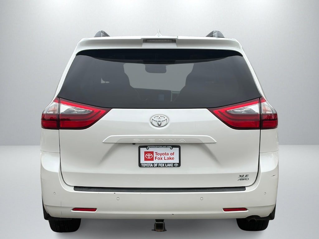 Used 2020 Toyota Sienna XLE Mini-van, Passenger