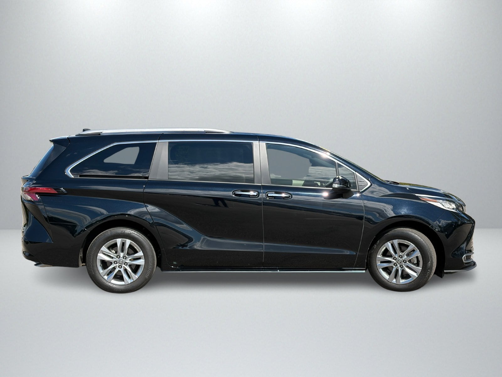 2023 Toyota Sienna Limited - Photo 6