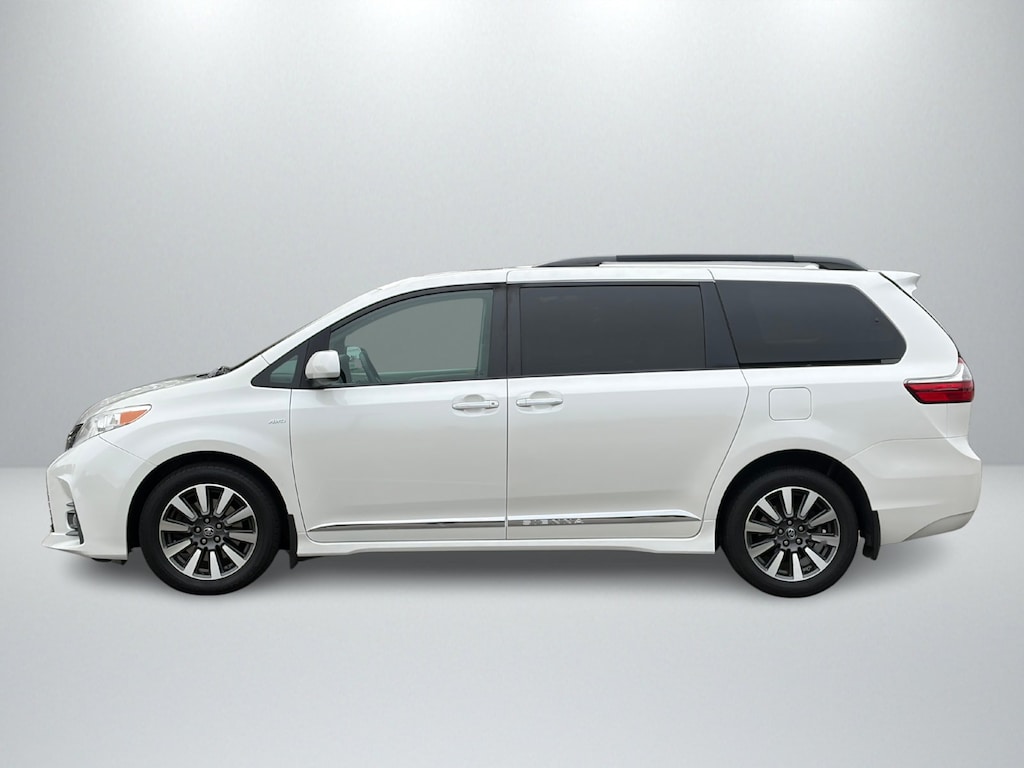 Used 2020 Toyota Sienna XLE Mini-van, Passenger