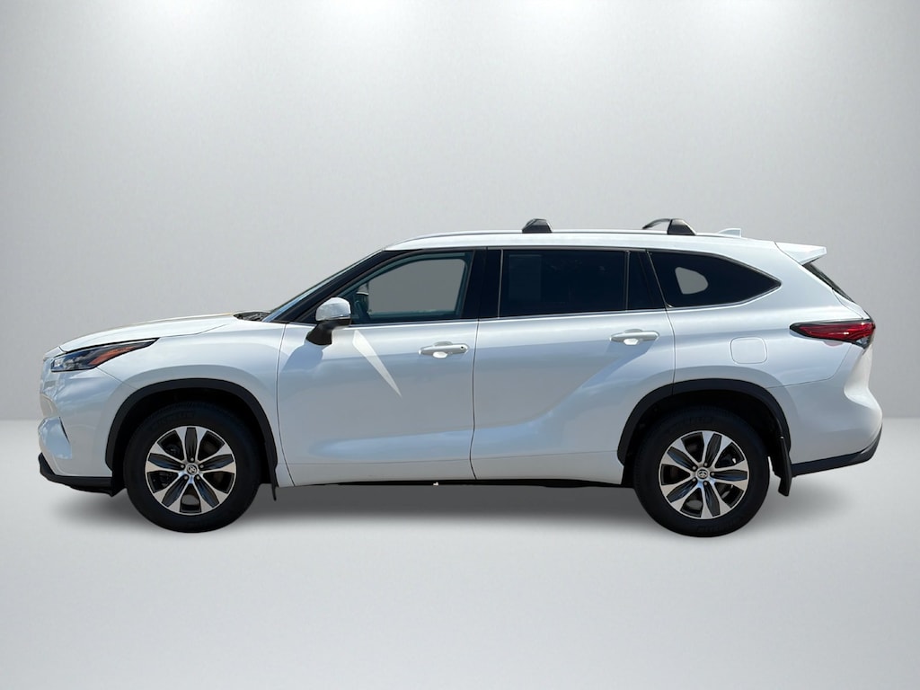 Used 2022 Toyota Highlander XLE Sport Utility