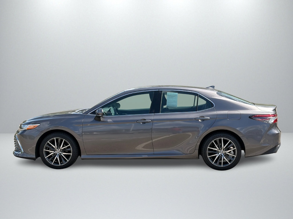 Used 2022 Toyota Camry Hybrid XLE Car