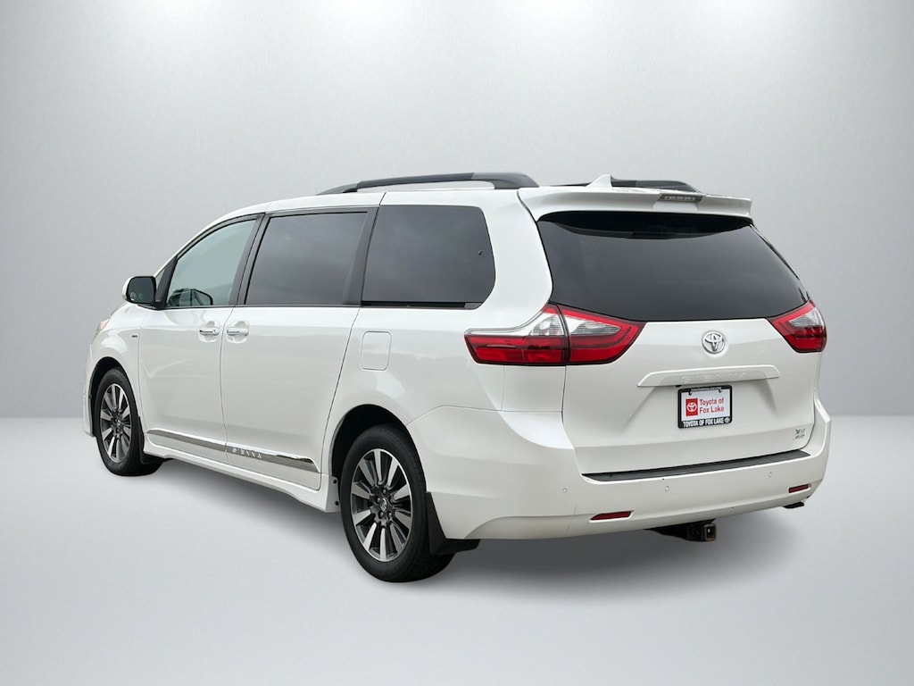 Used 2020 Toyota Sienna XLE Mini-van, Passenger