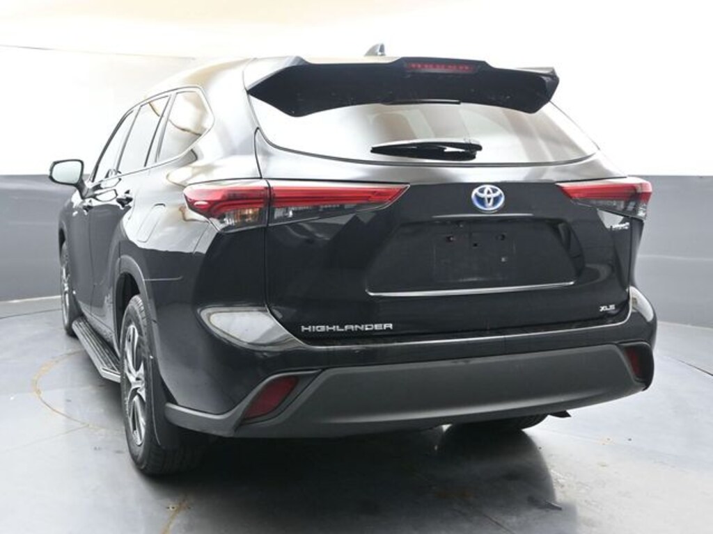 Used 2021 Toyota Highlander Hybrid XLE SUV