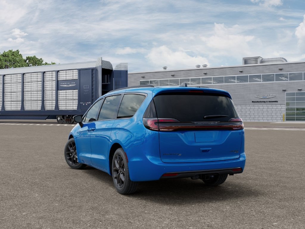 New 2027 Chrysler Pacifica LIMITED AWD Passenger Van