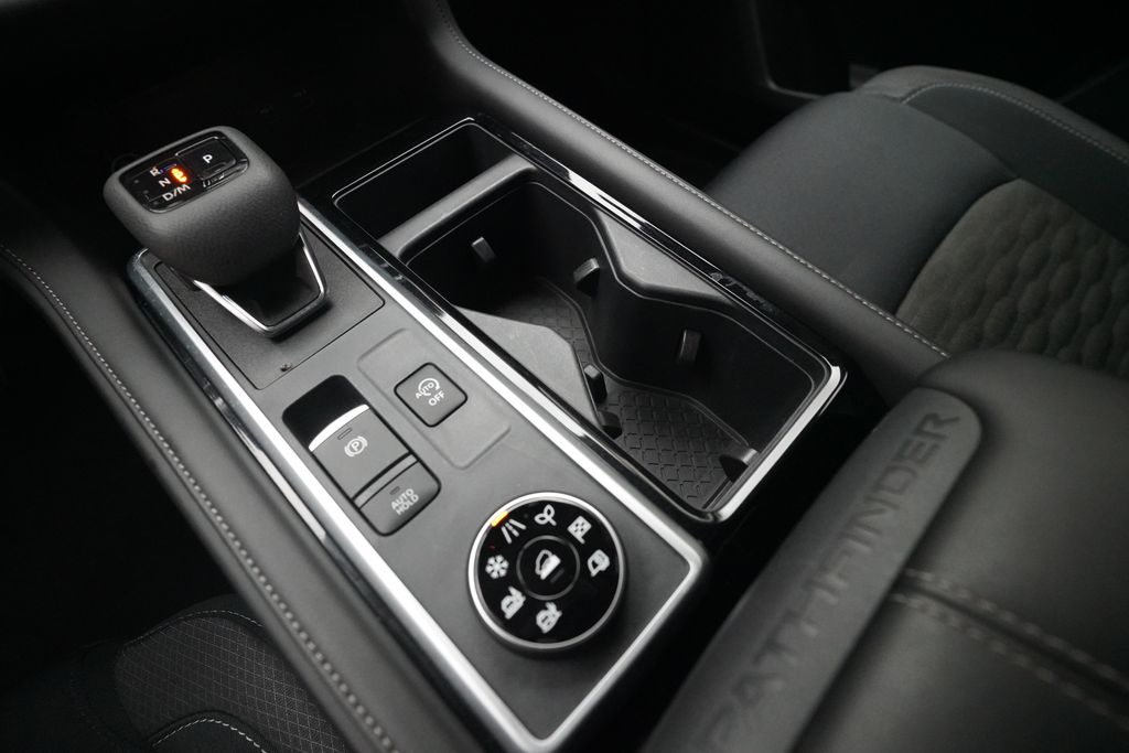 2024 Nissan Pathfinder SV - Photo 18