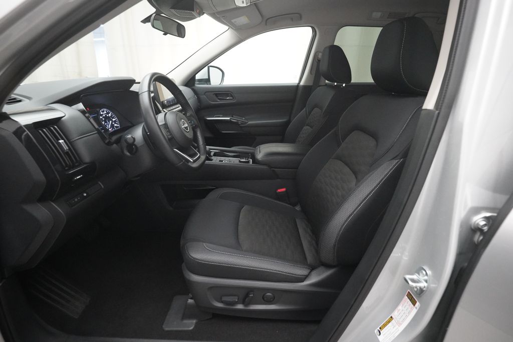 2024 Nissan Pathfinder SV - Photo 8