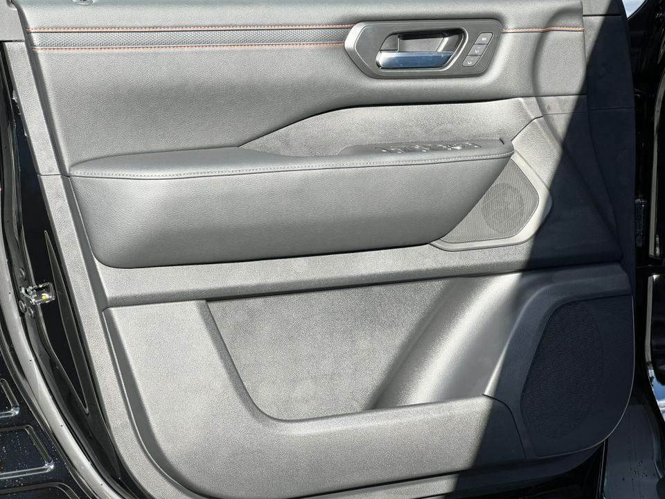 2026 Nissan Armada PRO-4X - Photo 15