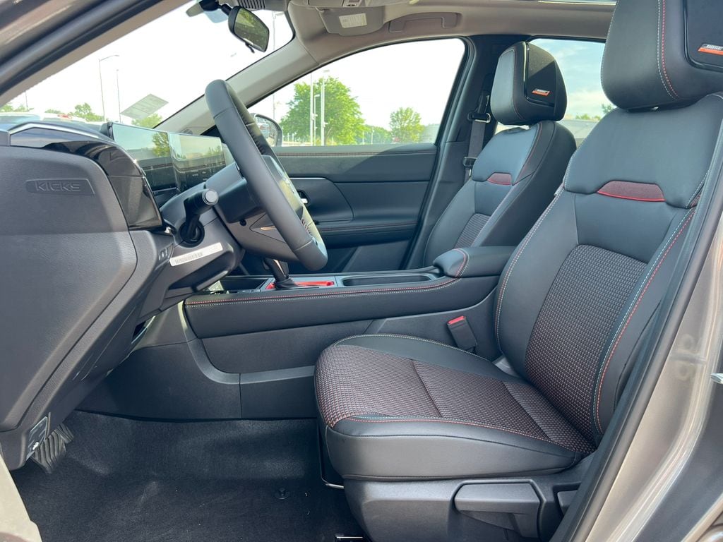 New 2026 Nissan Kicks SR SUV