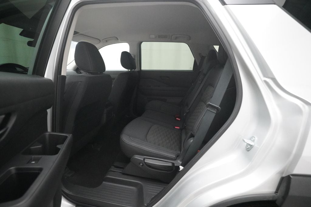 2024 Nissan Pathfinder SV - Photo 16