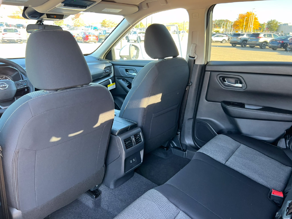 2026 Nissan Rogue SV - Photo 32