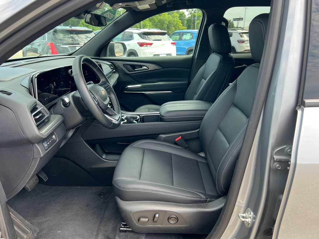 Used 2026 Chevrolet Traverse LT SUV