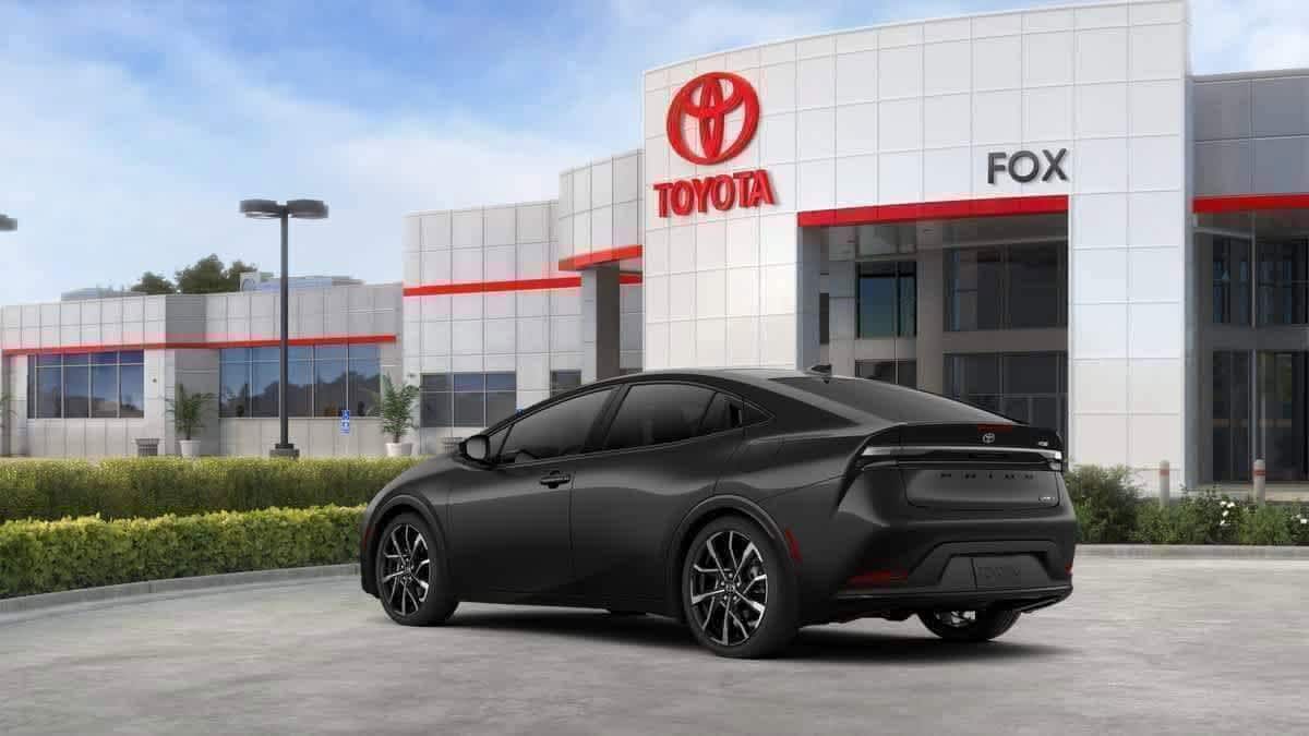 2026 Toyota Prius Plug-in Hybrid XSE - Photo 6
