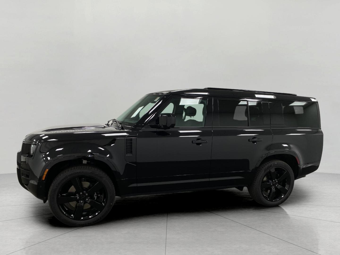 2026 Land Rover Defender V8 - Photo 9