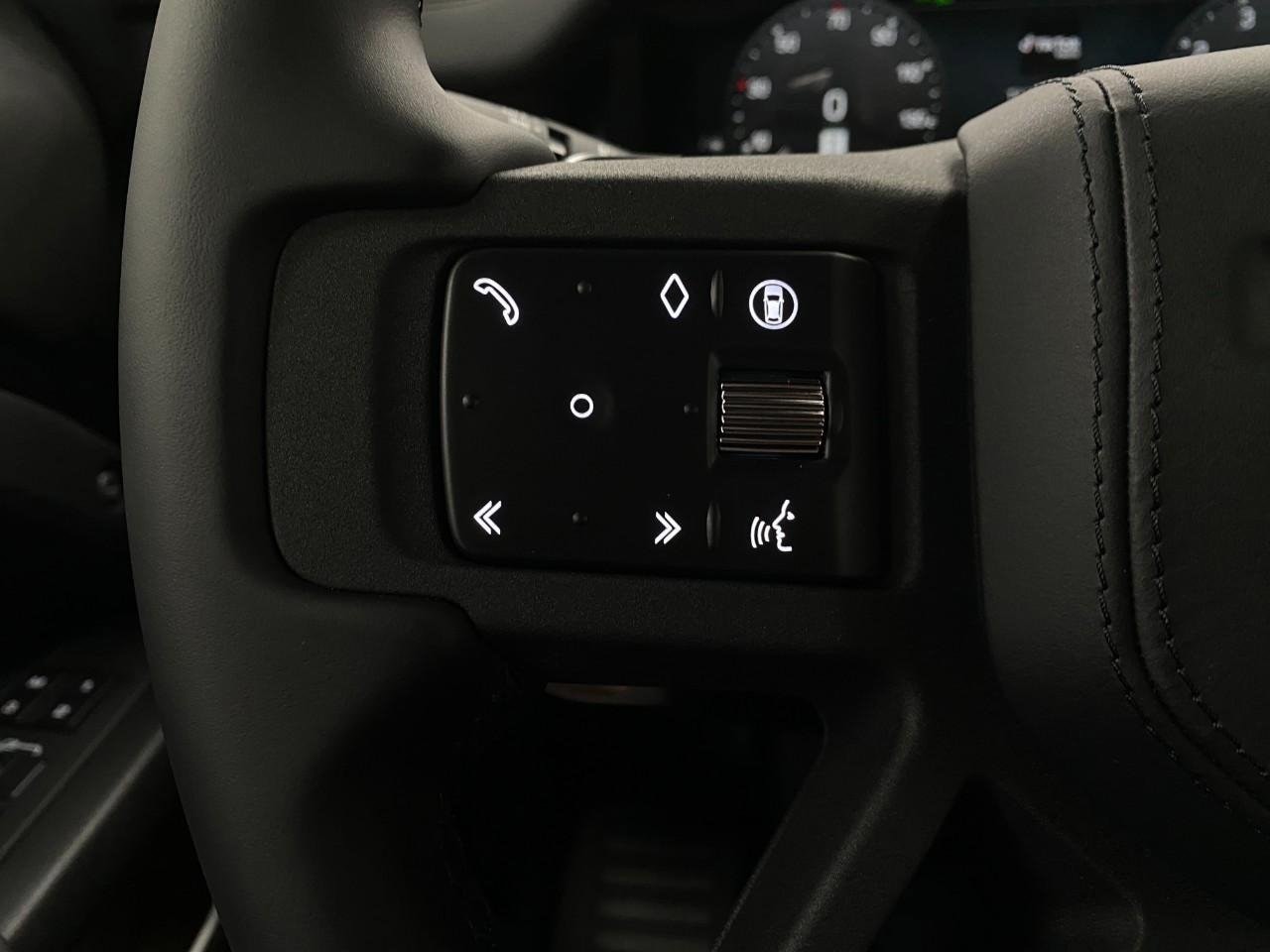 2026 Land Rover Defender V8 - Photo 15