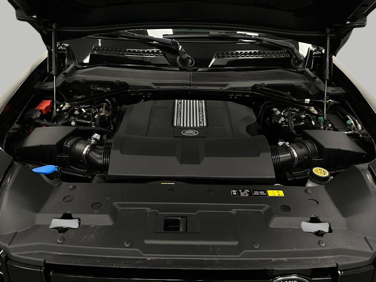 2026 Land Rover Defender V8 - Photo 11