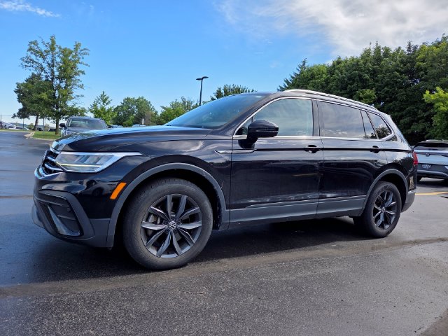used 2023 Volkswagen Tiguan 2.0T SE SUV for sale near detroit