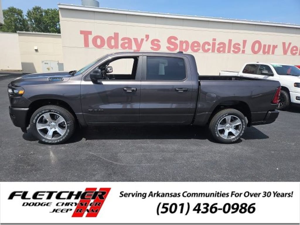 New 2026 Ram 1500 EXPRESS CREW CAB 4X2 5'7 BOX Pickup