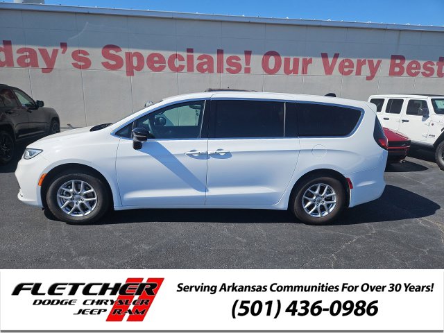 2025 Chrysler Pacifica Select