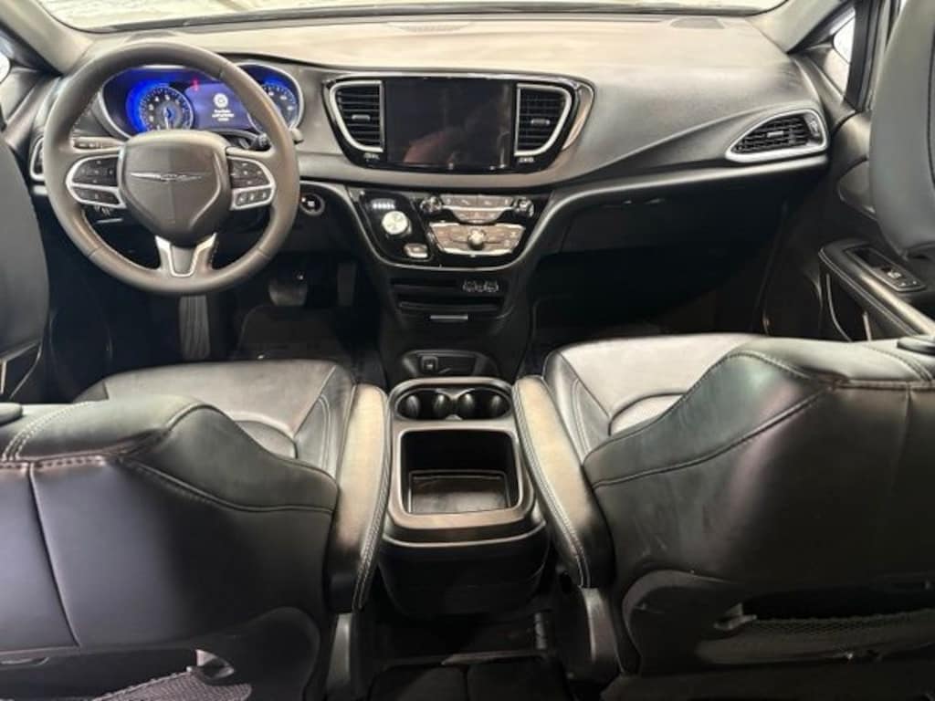 Used 2025 Chrysler Pacifica Select Minivan/Van