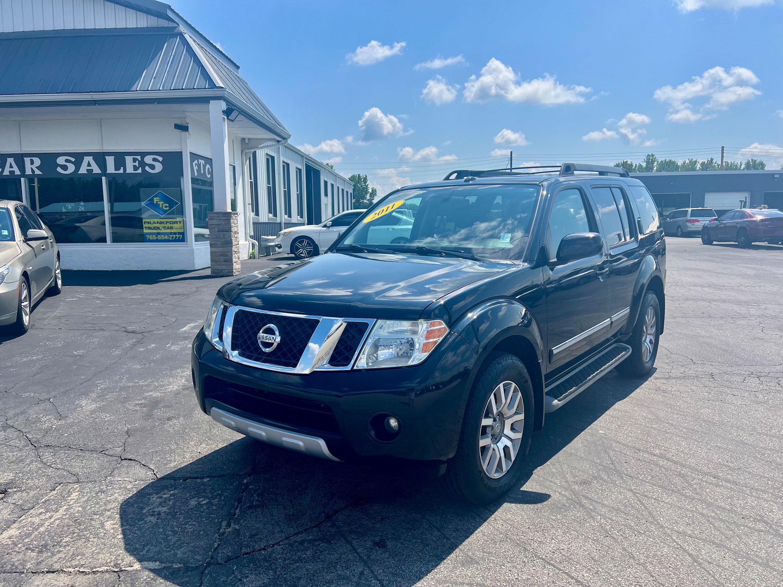 2011 Nissan Pathfinder LE