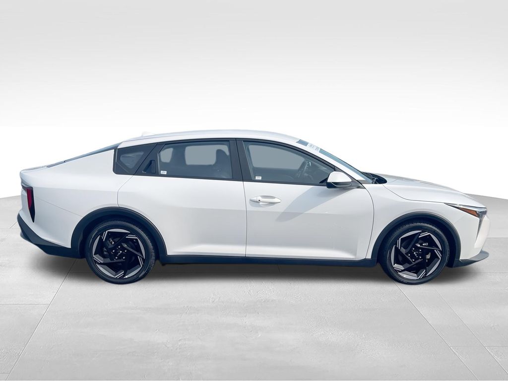 2025 Kia K4 EX - Photo 10