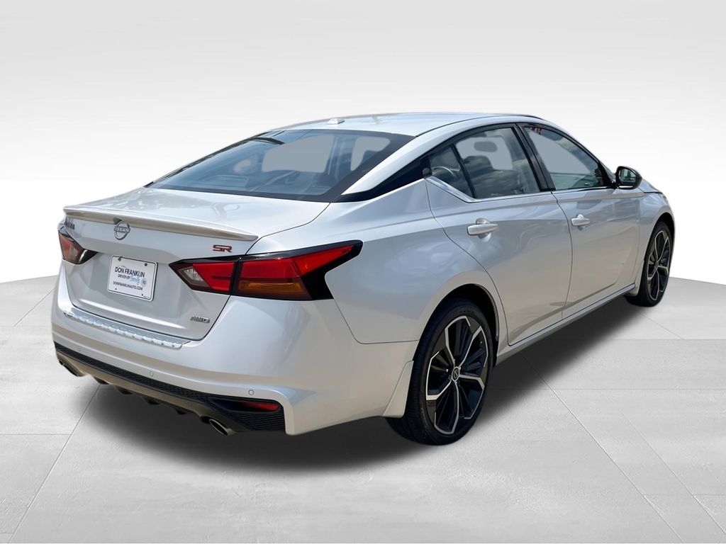 2023 Nissan Altima SR - Photo 9