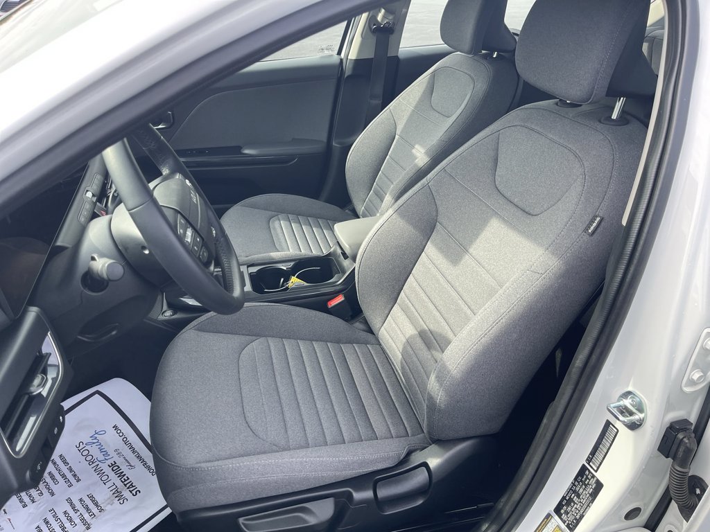 2025 Kia K4 EX - Photo 12