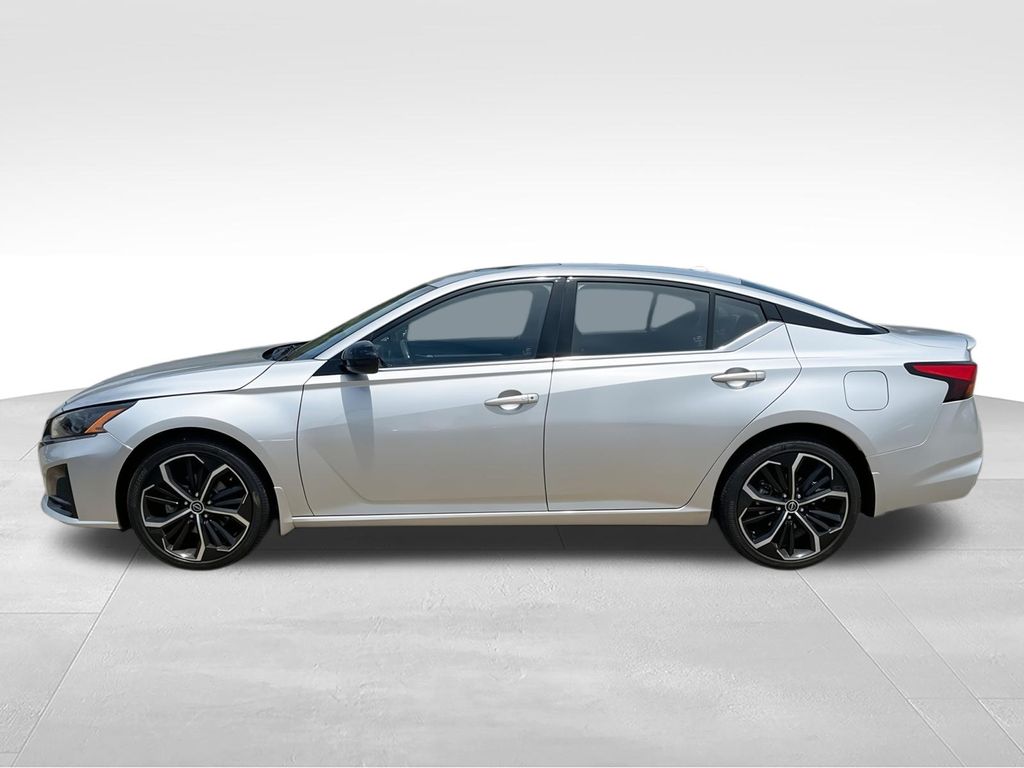 2023 Nissan Altima SR - Photo 6