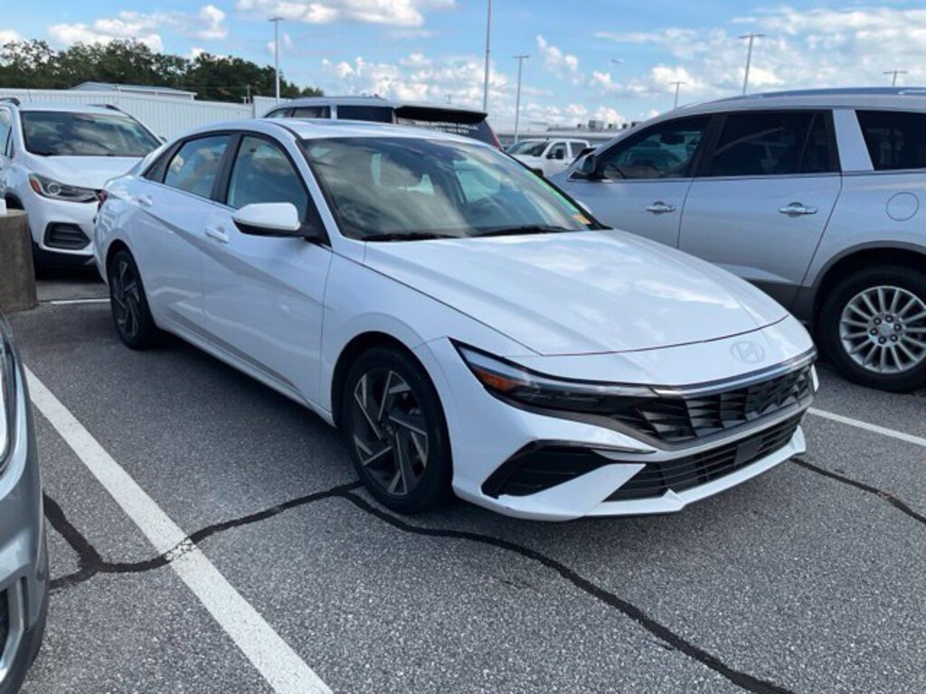 Used 2025 Hyundai Elantra SEL Convenience Sedan