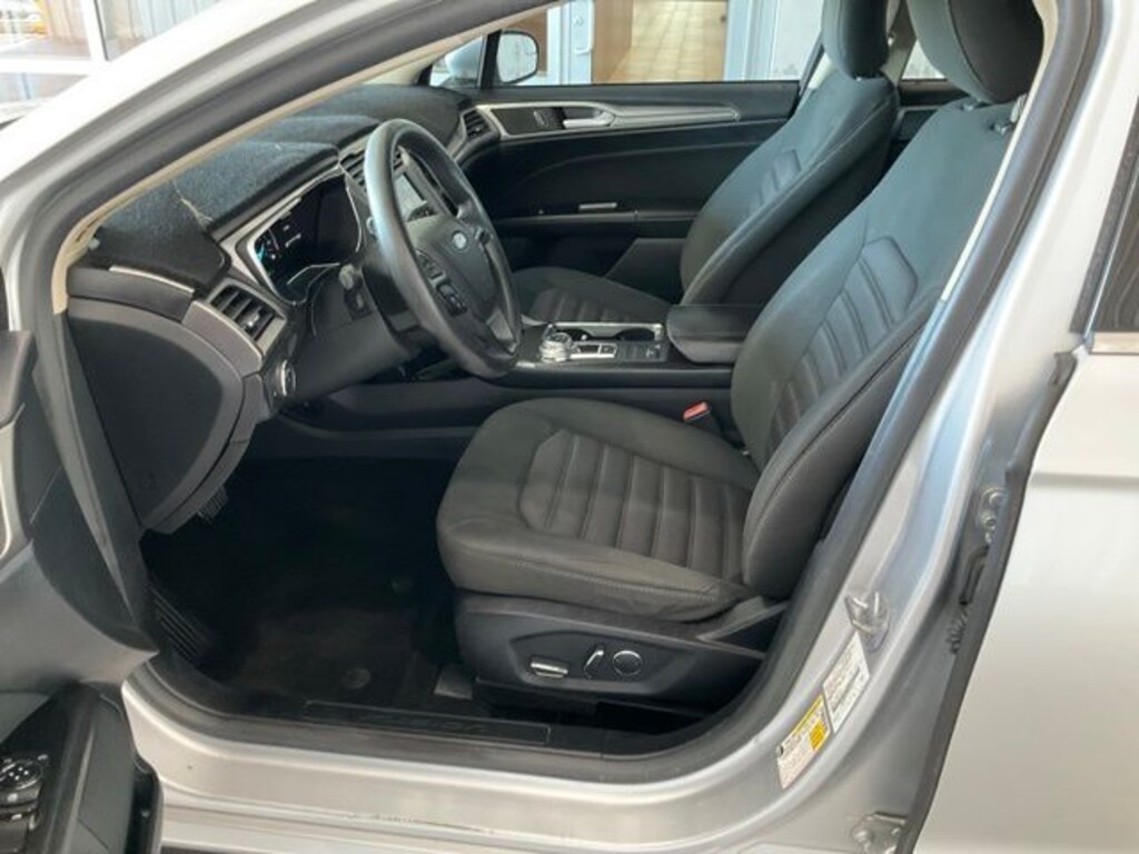 Used 2017 Ford Fusion SE Sedan