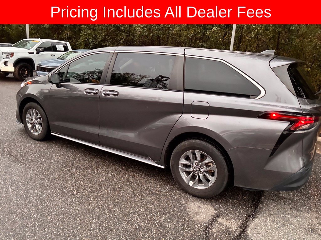 Used 2023 Toyota Sienna XLE Minivan/Van