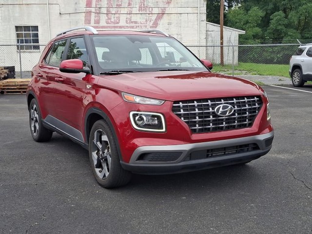 Used 2023 Hyundai Venue Limited SUV