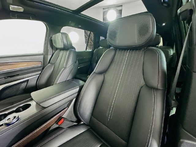 2026 Cadillac VISTIQ Sport - Photo 18