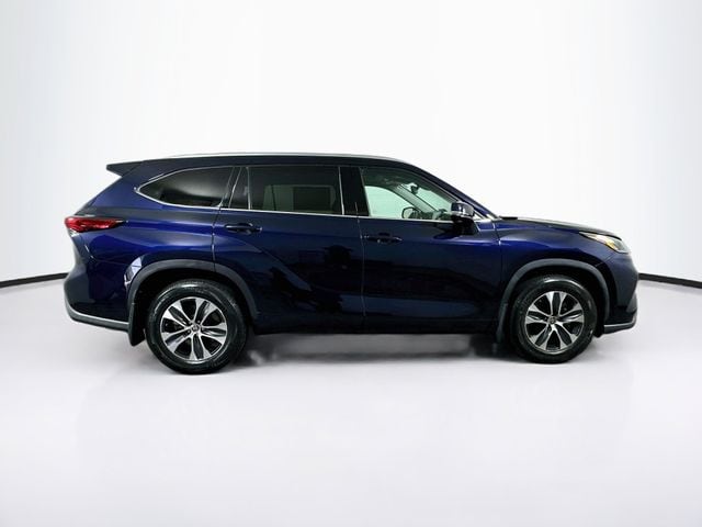 2021 Toyota Highlander XLE - Photo 10