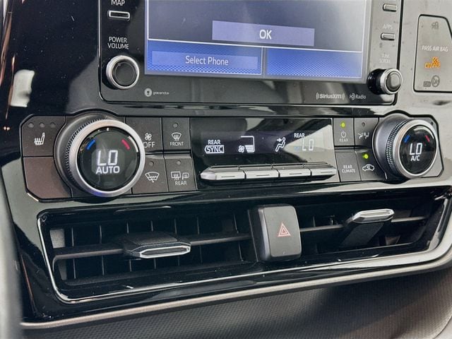 2021 Toyota Highlander XLE - Photo 18