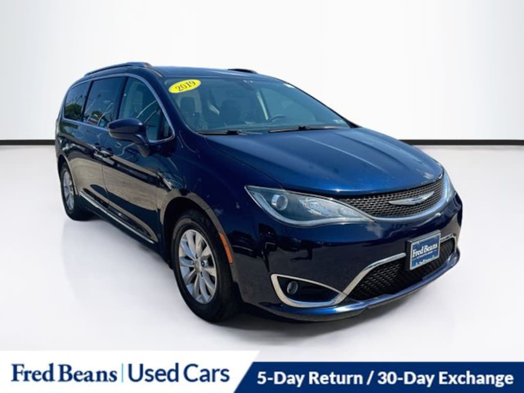 Used 2019 Chrysler Pacifica Touring L Minivan/Van