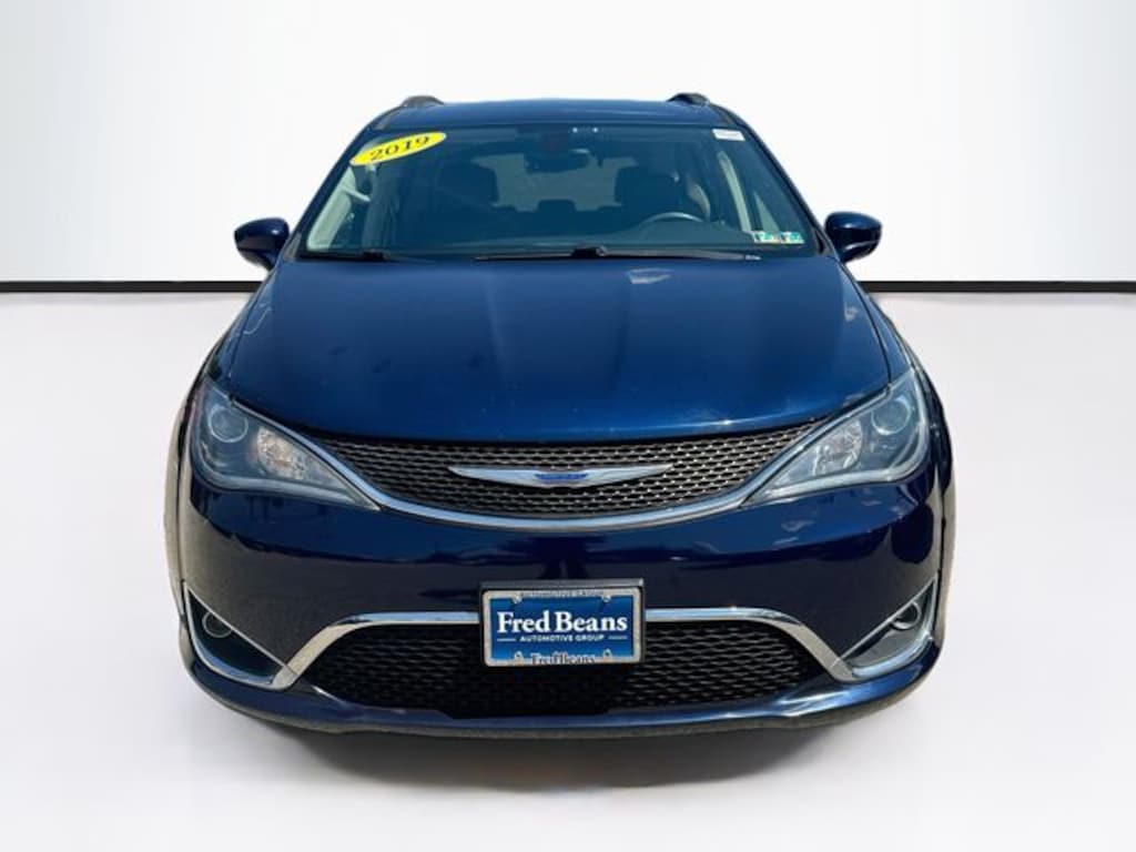 Used 2019 Chrysler Pacifica Touring L Minivan/Van