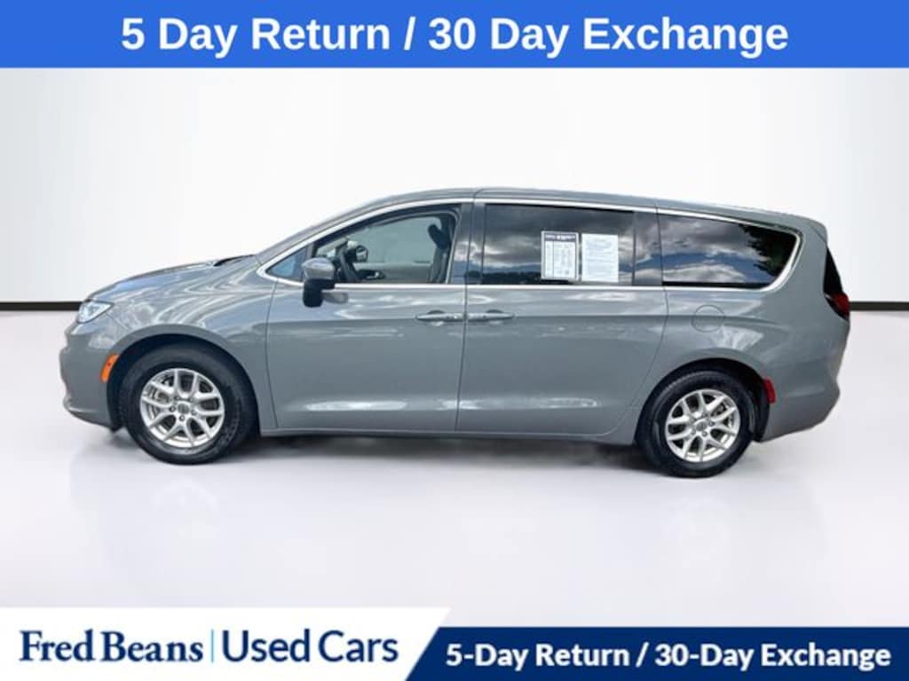 Used 2023 Chrysler Pacifica Touring L Minivan/Van