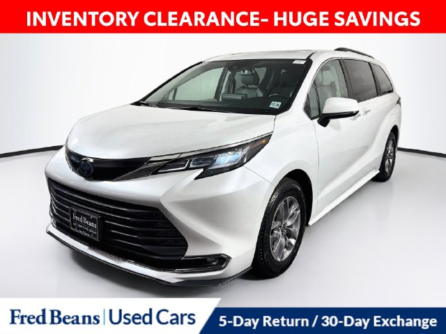 Used 2022 Toyota Sienna XLE Minivan/Van
