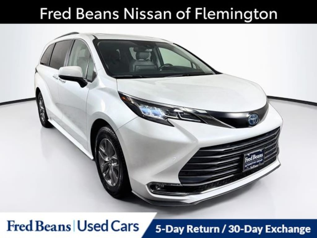 Used 2022 Toyota Sienna XLE Van Passenger Van